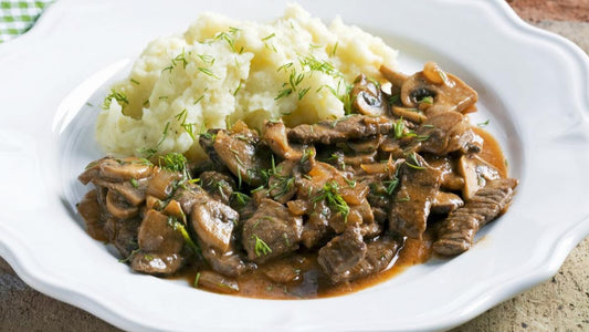 Bœuf Stroganof servi avec juste des légumes